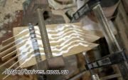 Смазываем все клеем и запрессовываем струбцинами